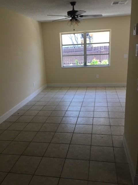 910 S L St #17 - Photo 4 of 9