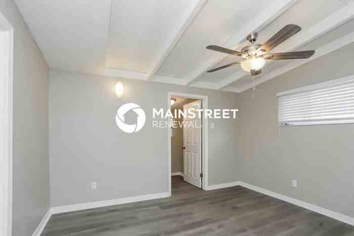 800 62nd Pl S - Photo 6 of 16