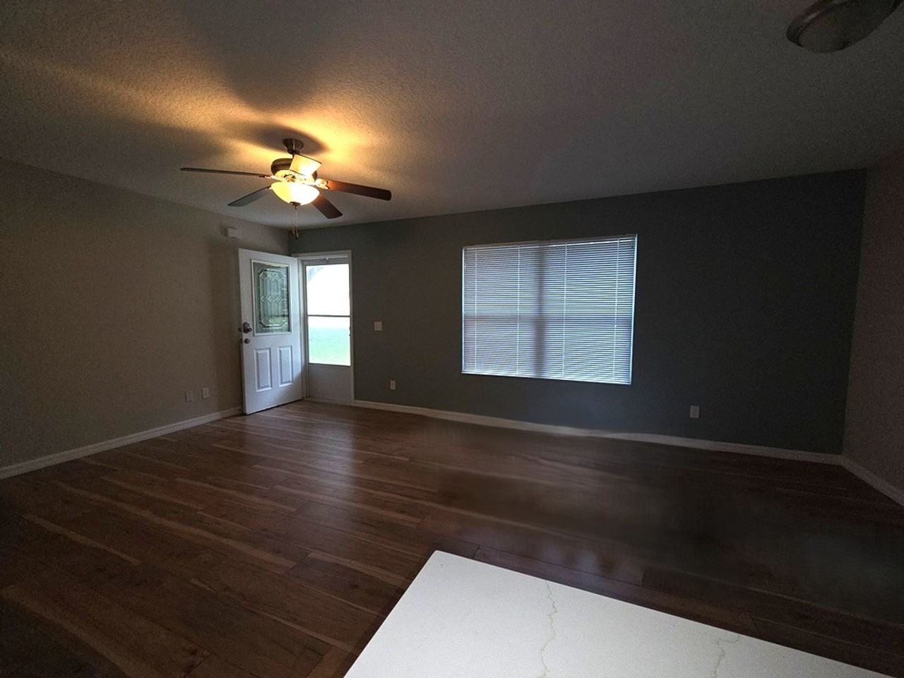 468 N Wheeler Ave - Photo 2 of 11