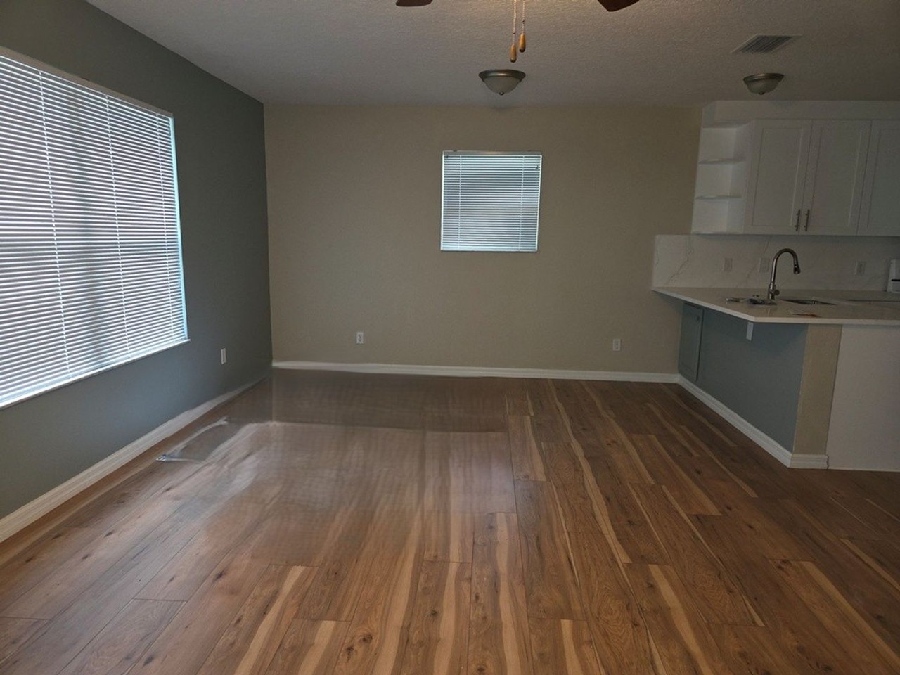 468 N Wheeler Ave - Photo 6 of 11