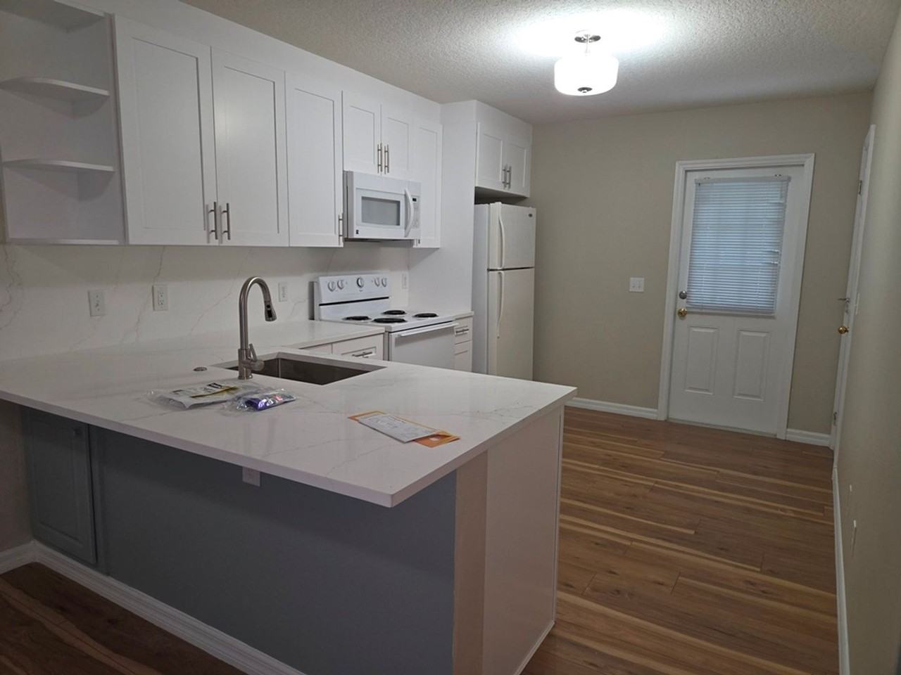 468 N Wheeler Ave - Photo 7 of 11