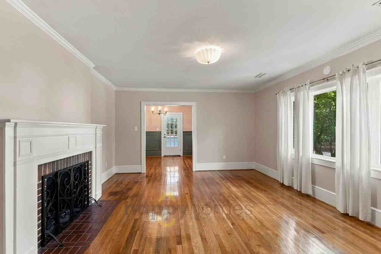 917 S Main St - Photo 5 of 26