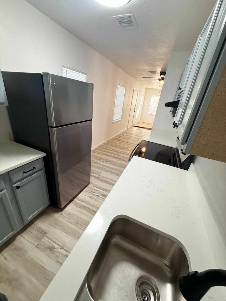 2200 Ne 19th St - Photo 5 of 14