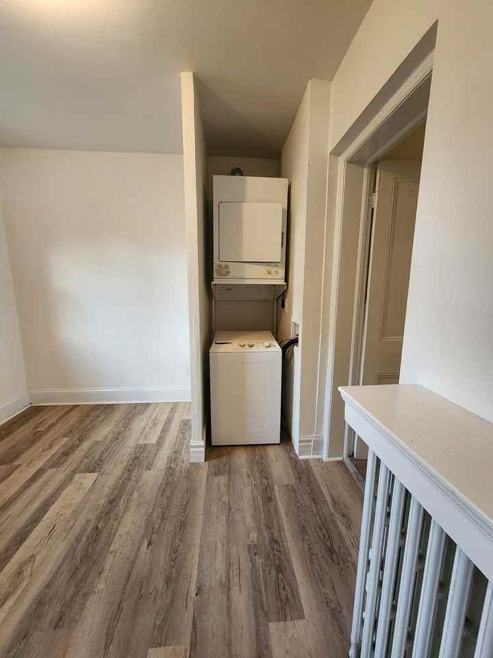 126 Lennox St - Photo 4 of 9