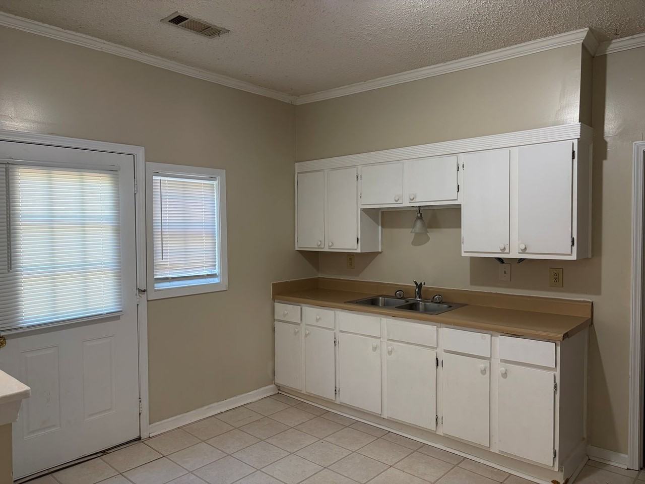 109 Wayside St - Photo 3 of 10