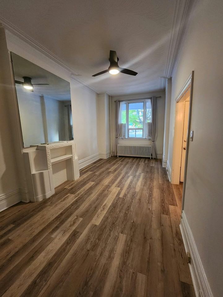 126 Lennox St - Photo 7 of 9