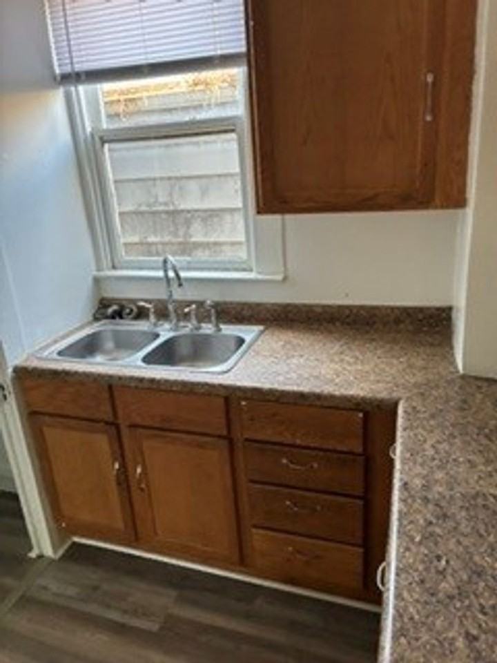 1515 Tecumseh St - Photo 5 of 8