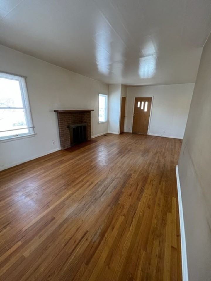 116 W 10th St - Photo 2 of 21
