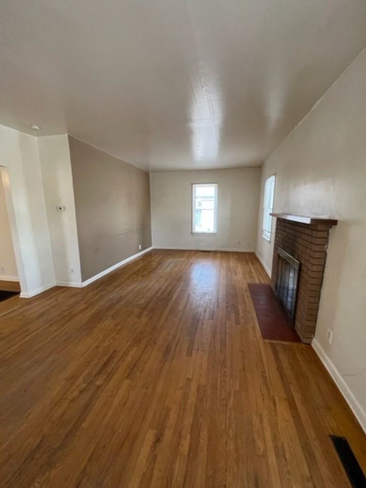 116 W 10th St - Photo 4 of 21