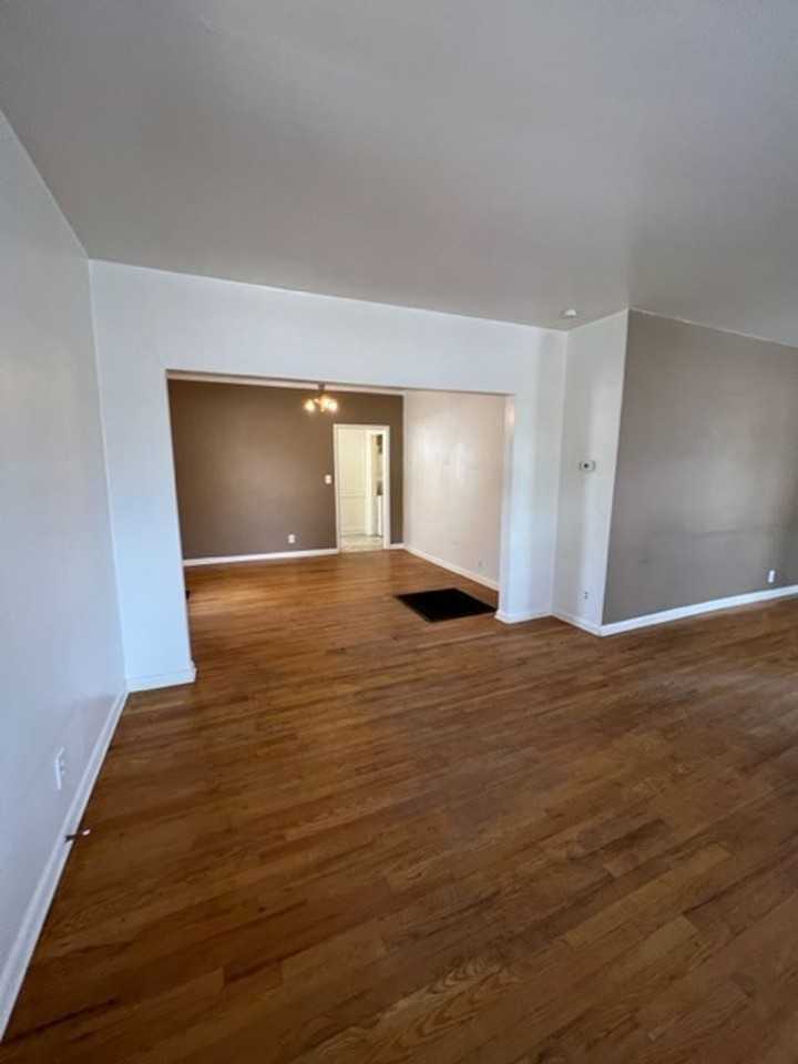 116 W 10th St - Photo 5 of 21