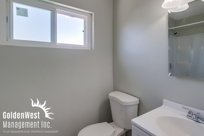 3211 Euclid Ave #B - Photo 5 of 12
