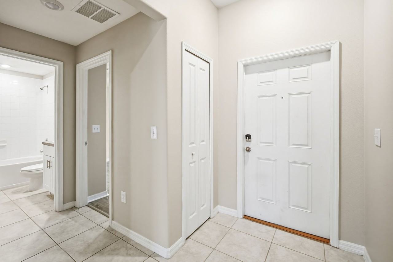 1882 Silver Star Pl - Photo 4 of 26