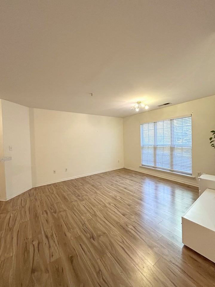 9909 Campus Walk Ln - Photo 5 of 33
