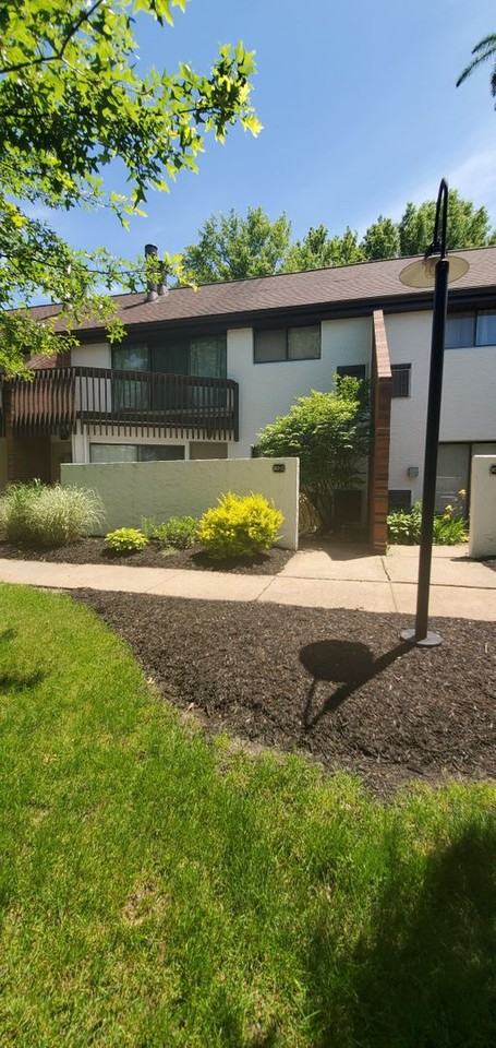 803 Stratford Dr - Photo 2 of 14