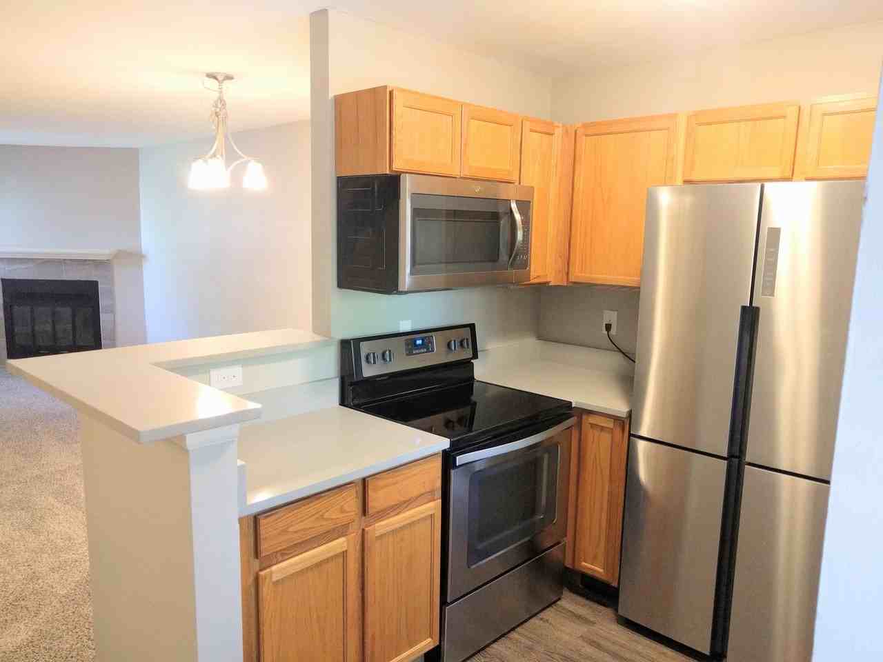 2276 S Pitkin Way #F - Photo 4 of 28