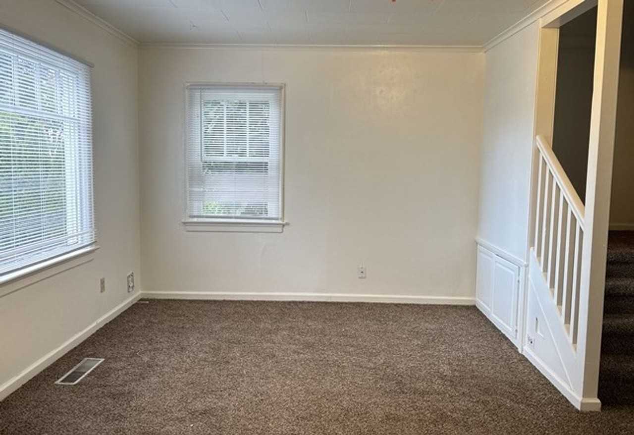 840 Hoyt St Se - Photo 3 of 16