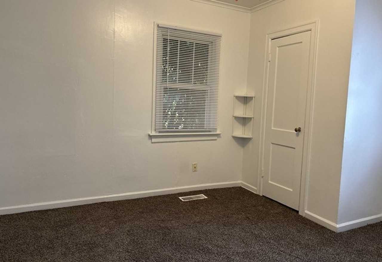 840 Hoyt St Se - Photo 5 of 16