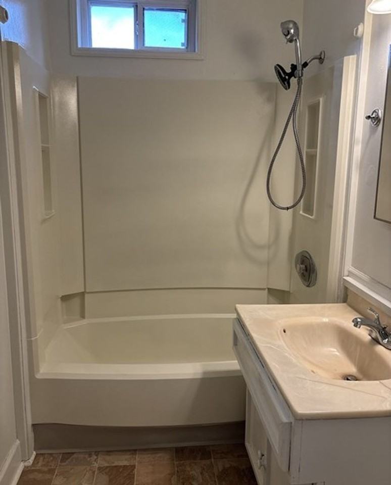 840 Hoyt St Se - Photo 7 of 16