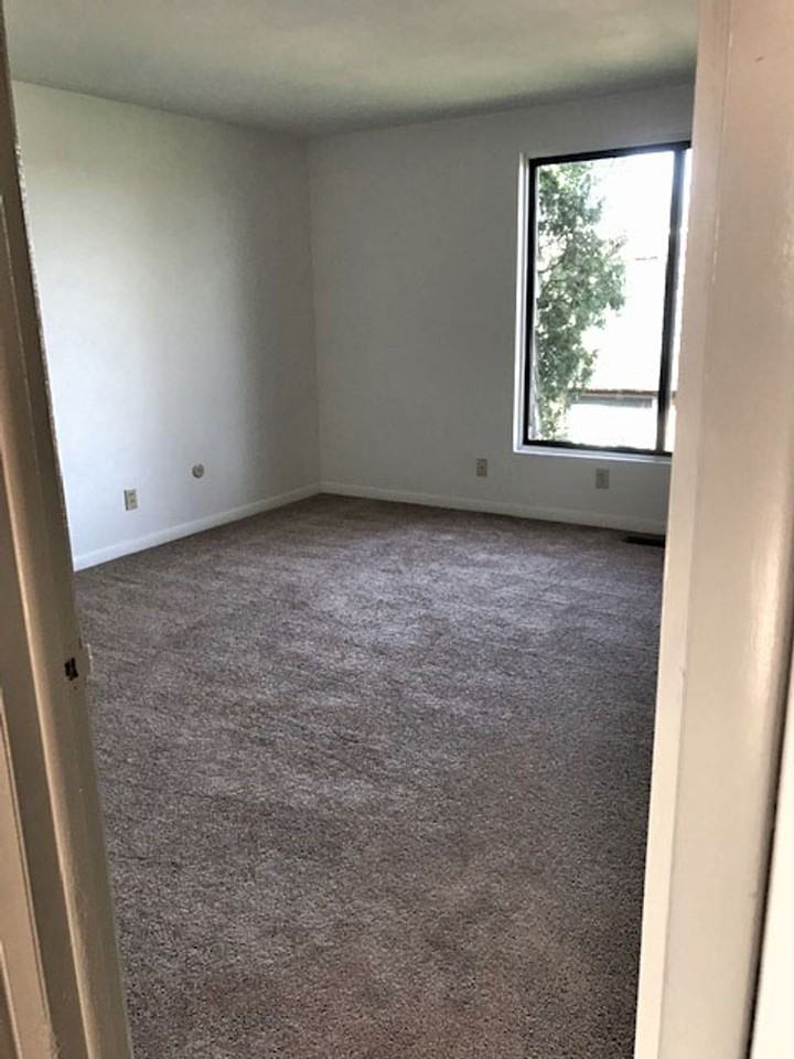 Hampton Estates Townhomes - Photo 3 of 13