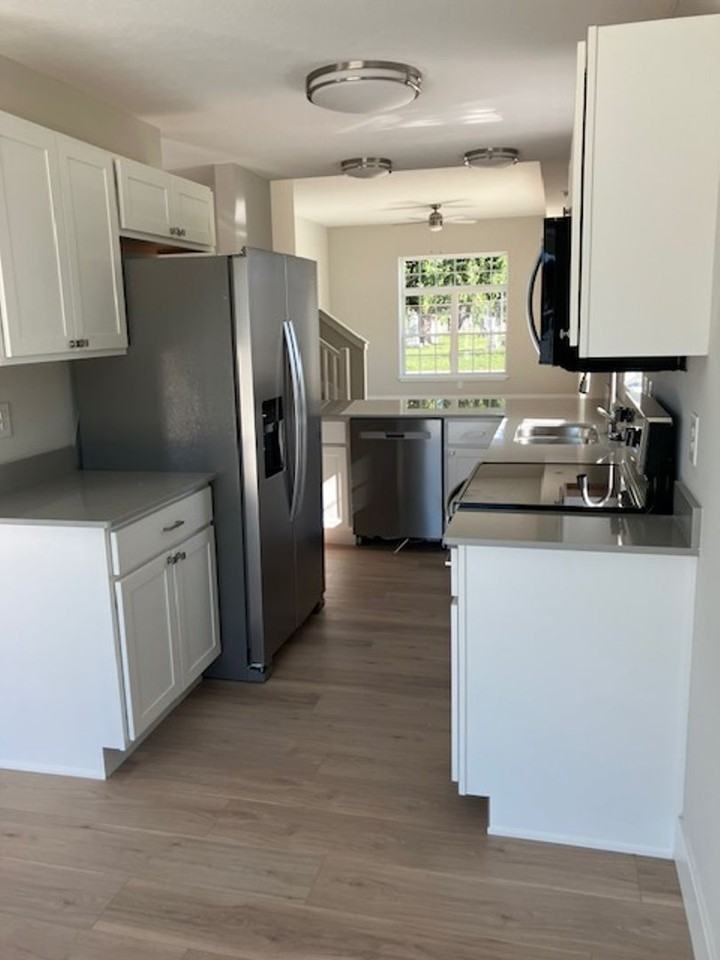425 Clark St - Photo 3 of 21