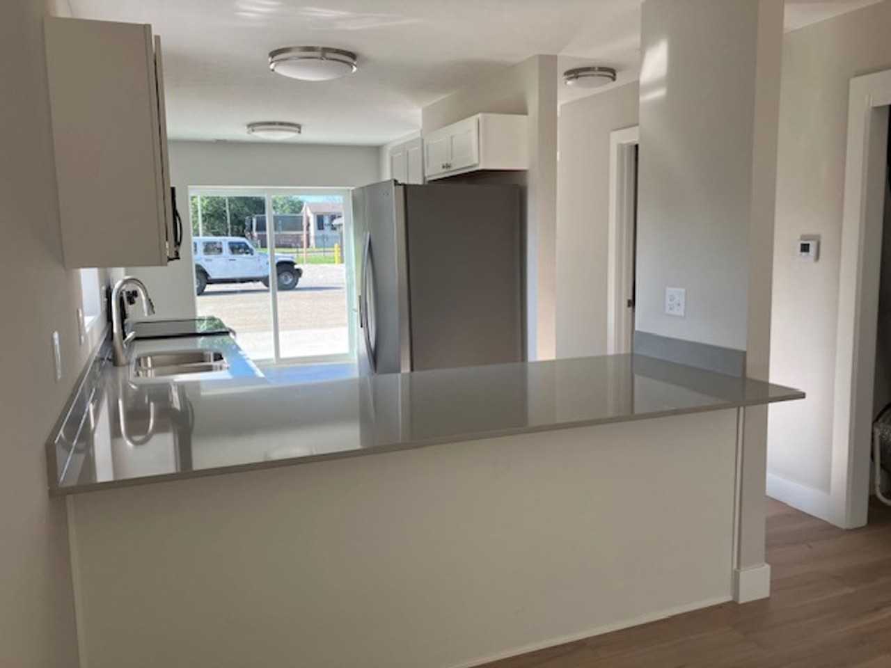 425 Clark St - Photo 4 of 21