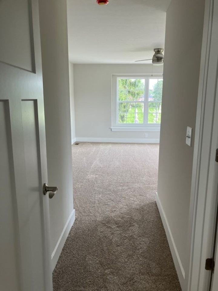425 Clark St - Photo 5 of 21