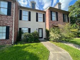 featured image of 212 W 11th St