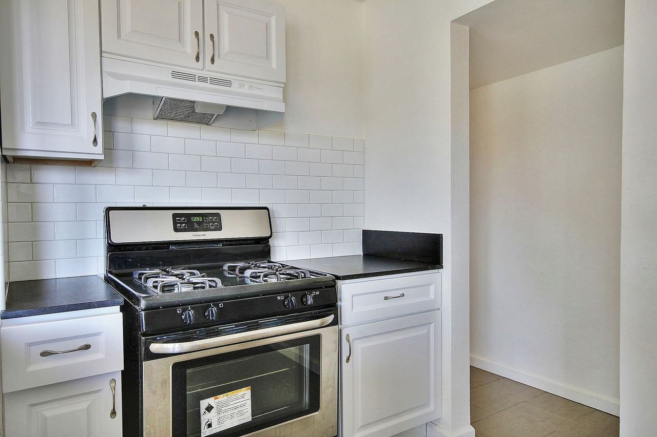 1020 El Embarcadero - Photo 4 of 33