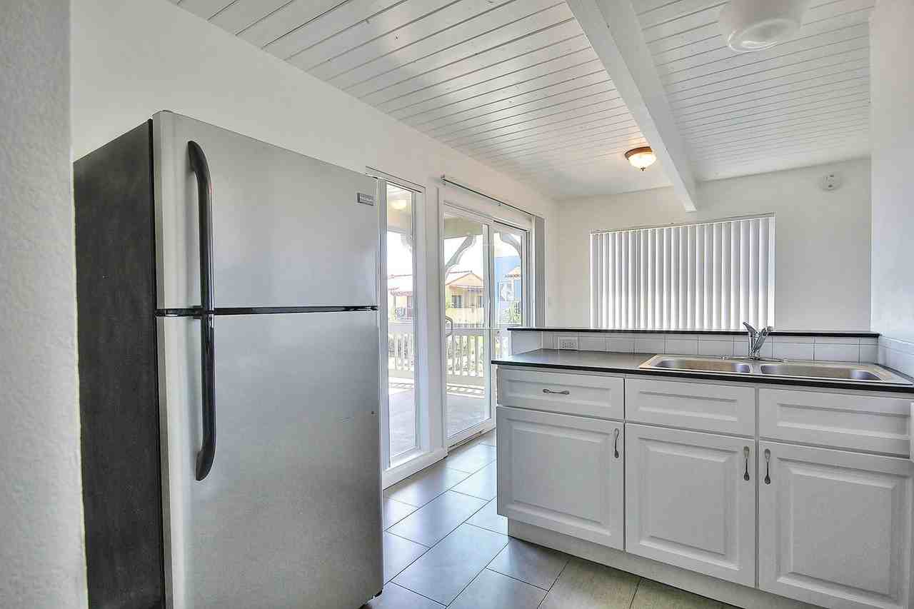 1020 El Embarcadero - Photo 5 of 33