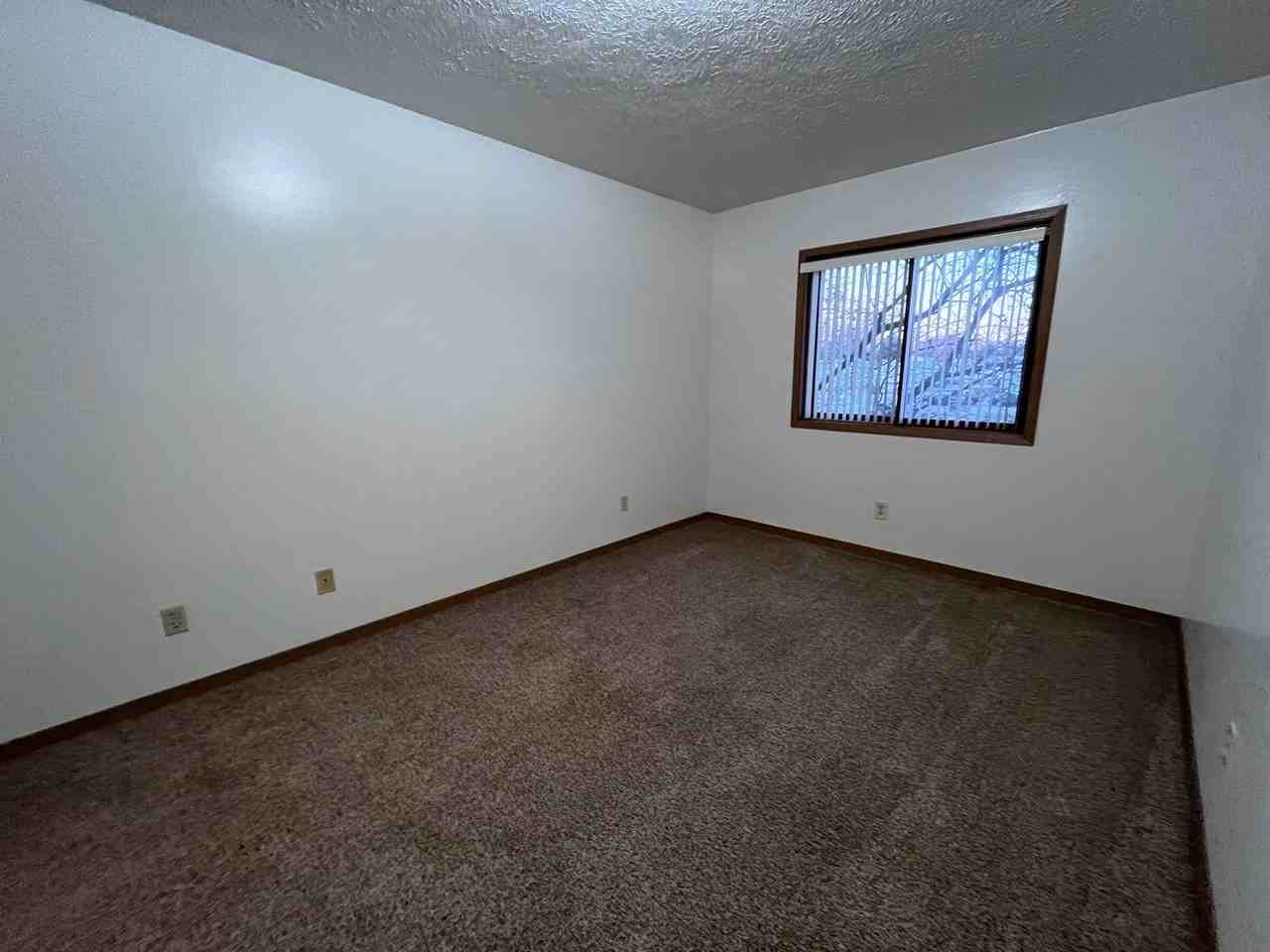 427 S Silverwood Ln #6 - Photo 4 of 12
