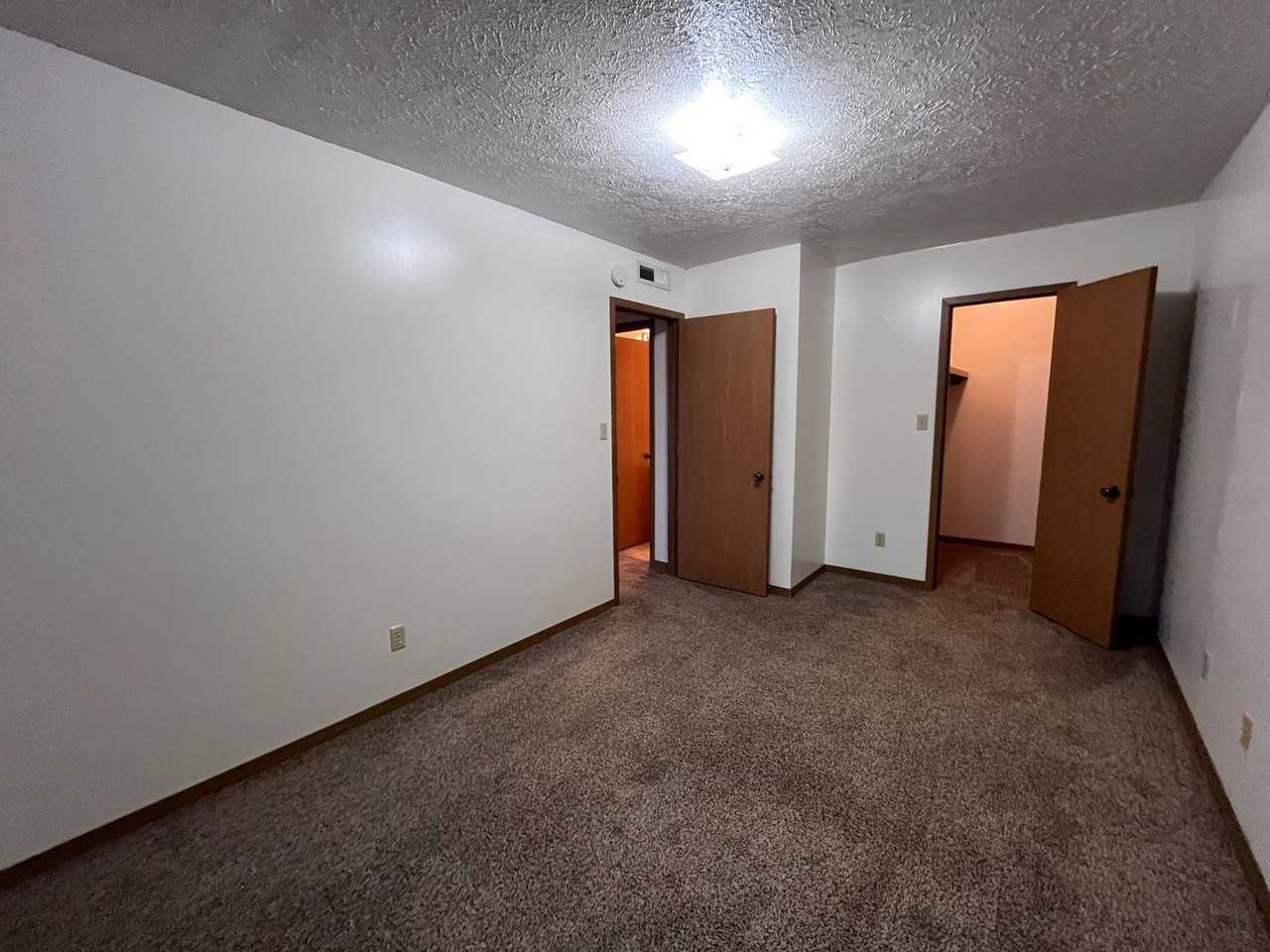 427 S Silverwood Ln #6 - Photo 5 of 12