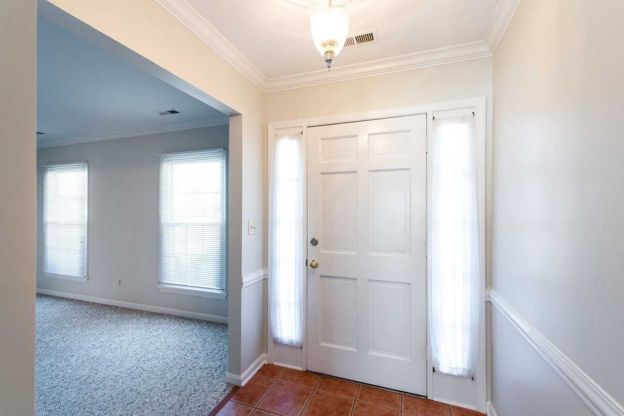 2402 Thelma Ct - Photo 2 of 30
