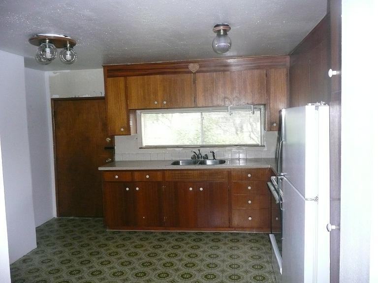 8201 S Ainsworth Ave - Photo 3 of 16