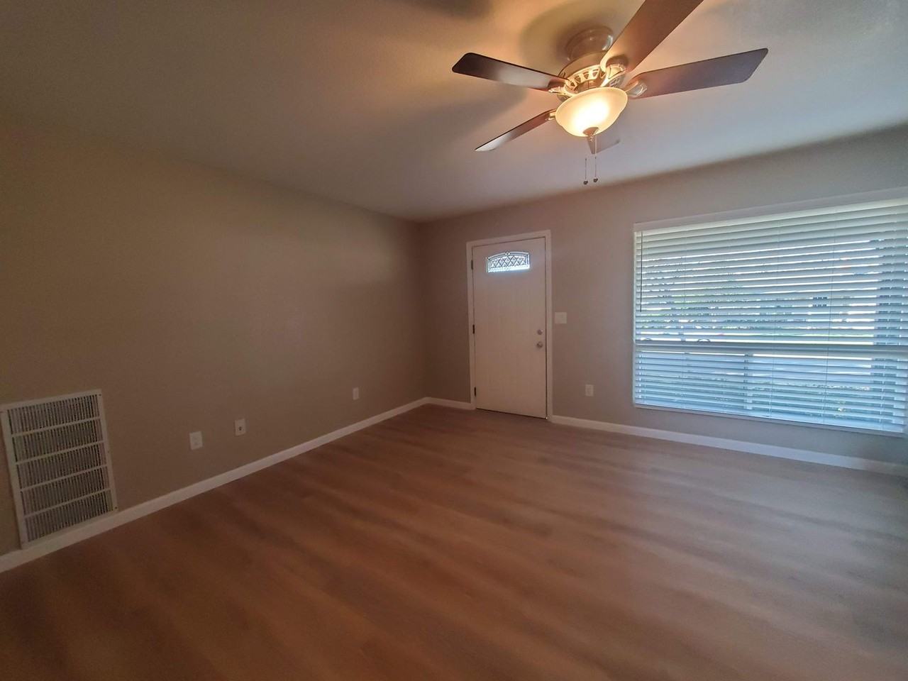 2895 Kenco Ave - Photo 3 of 22