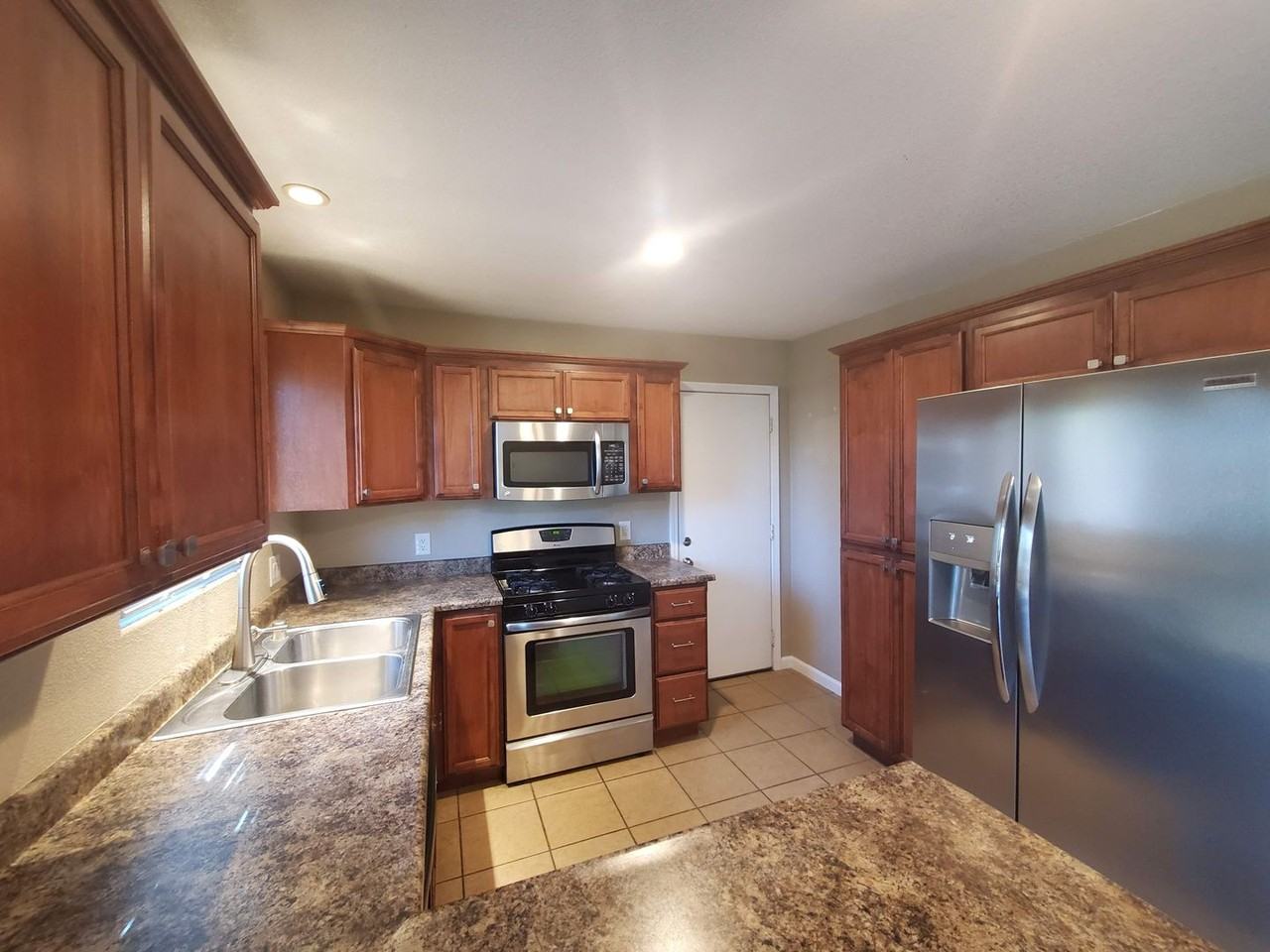 2895 Kenco Ave - Photo 6 of 22