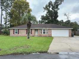 featured image of 118 Castle Oak Ct