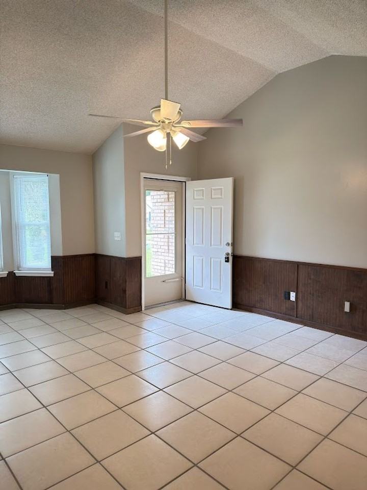 118 Castle Oak Ct - Photo 4 of 23