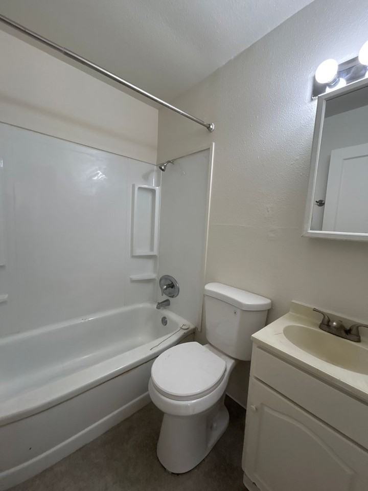 278 Beech St - Photo 4 of 11