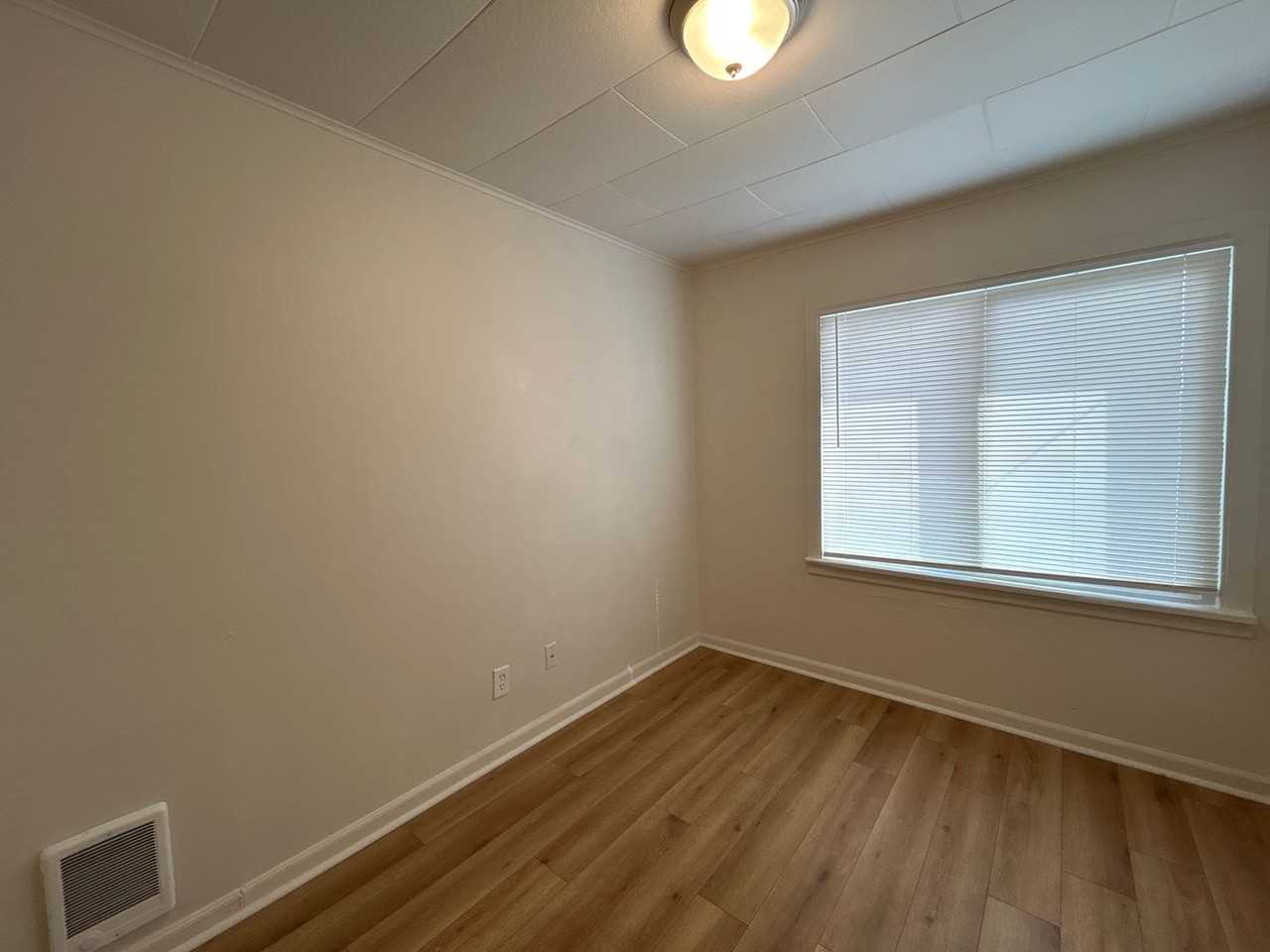 278 Beech St - Photo 5 of 11
