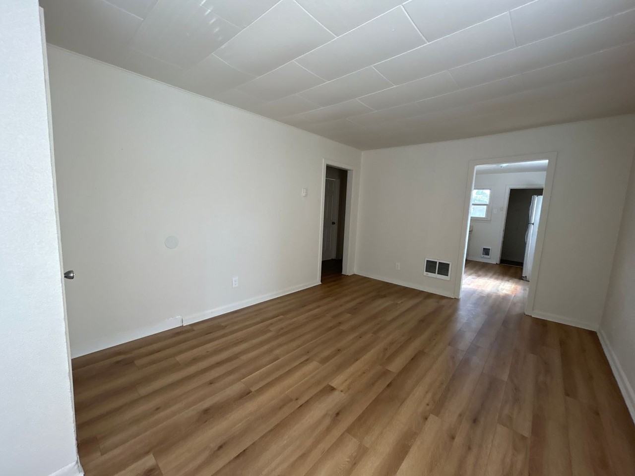 278 Beech St - Photo 7 of 11