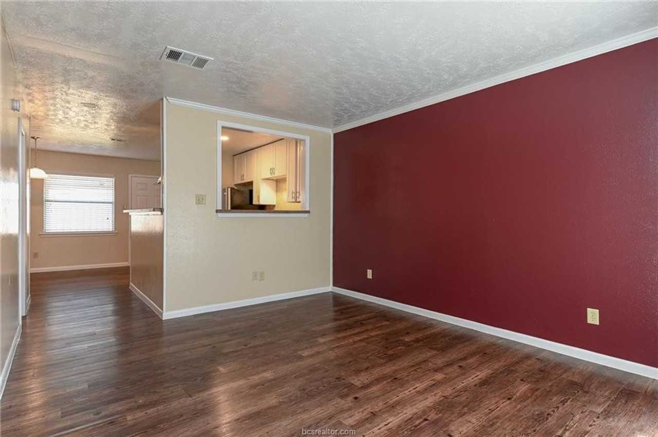 1402 Summit St #B - Photo 4 of 19