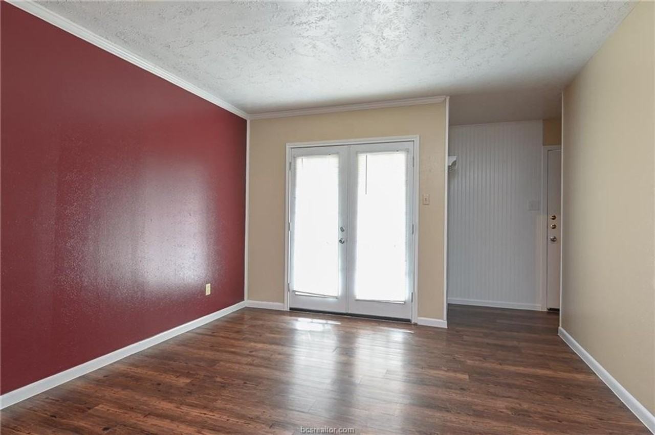 1402 Summit St #B - Photo 6 of 19
