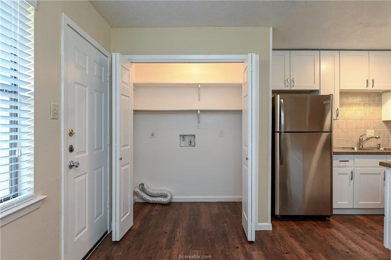 1402 Summit St #B - Photo 7 of 19