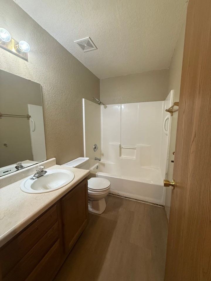 2862 S Meadowbrook Ave #1 - Photo 7 of 11