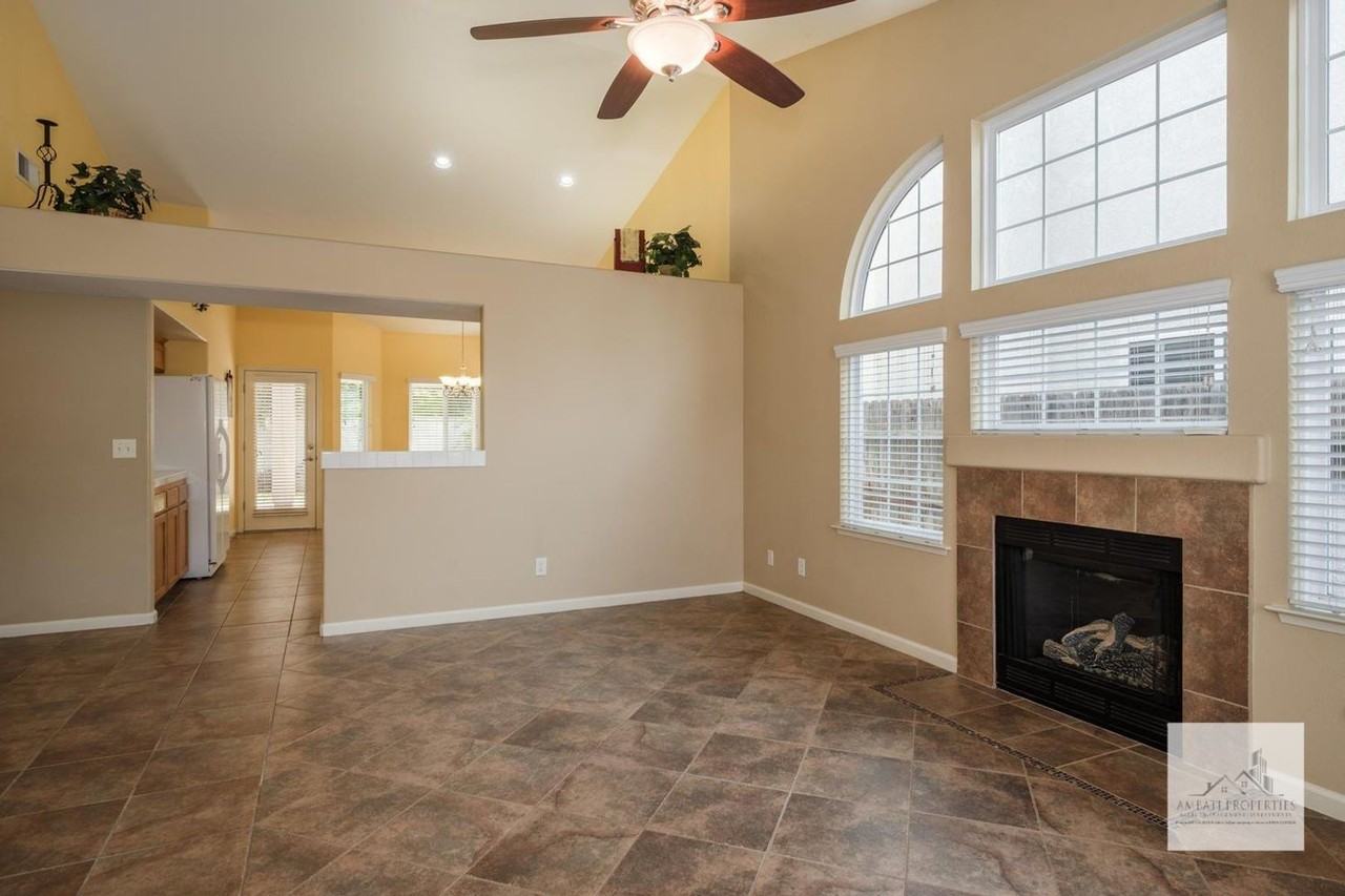 2915 E Eclipse Ave - Photo 2 of 14
