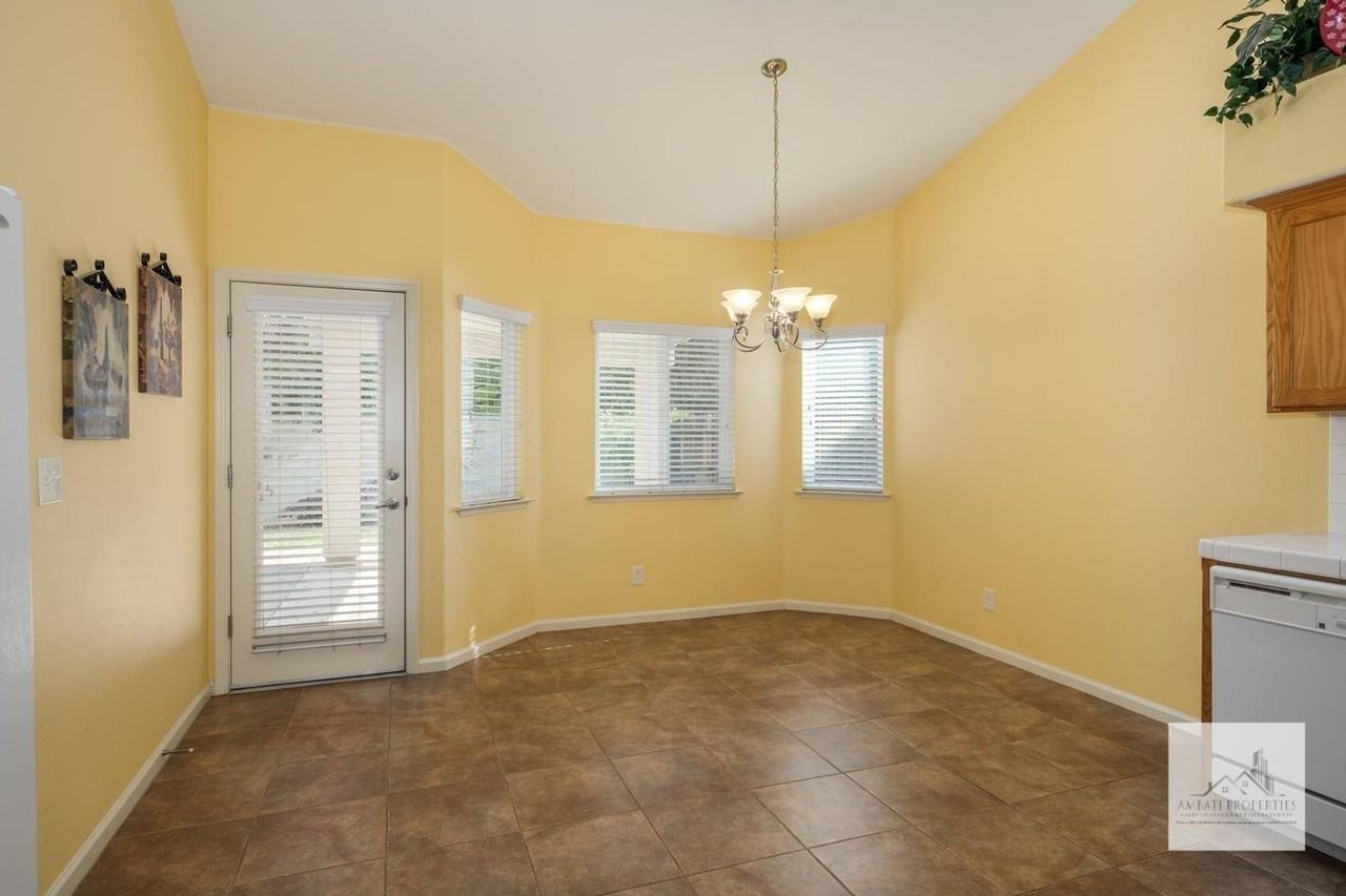 2915 E Eclipse Ave - Photo 5 of 14