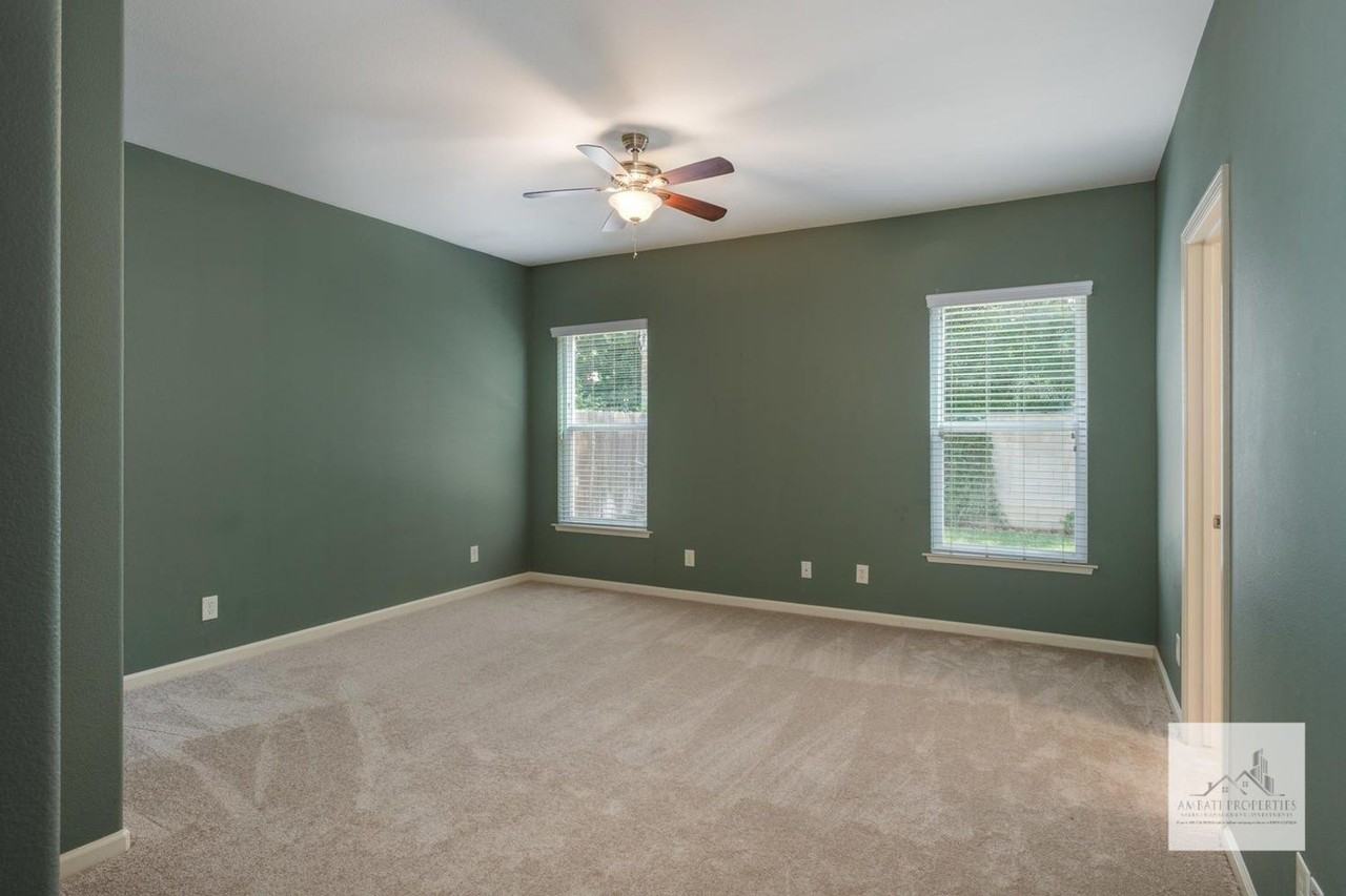 2915 E Eclipse Ave - Photo 6 of 14