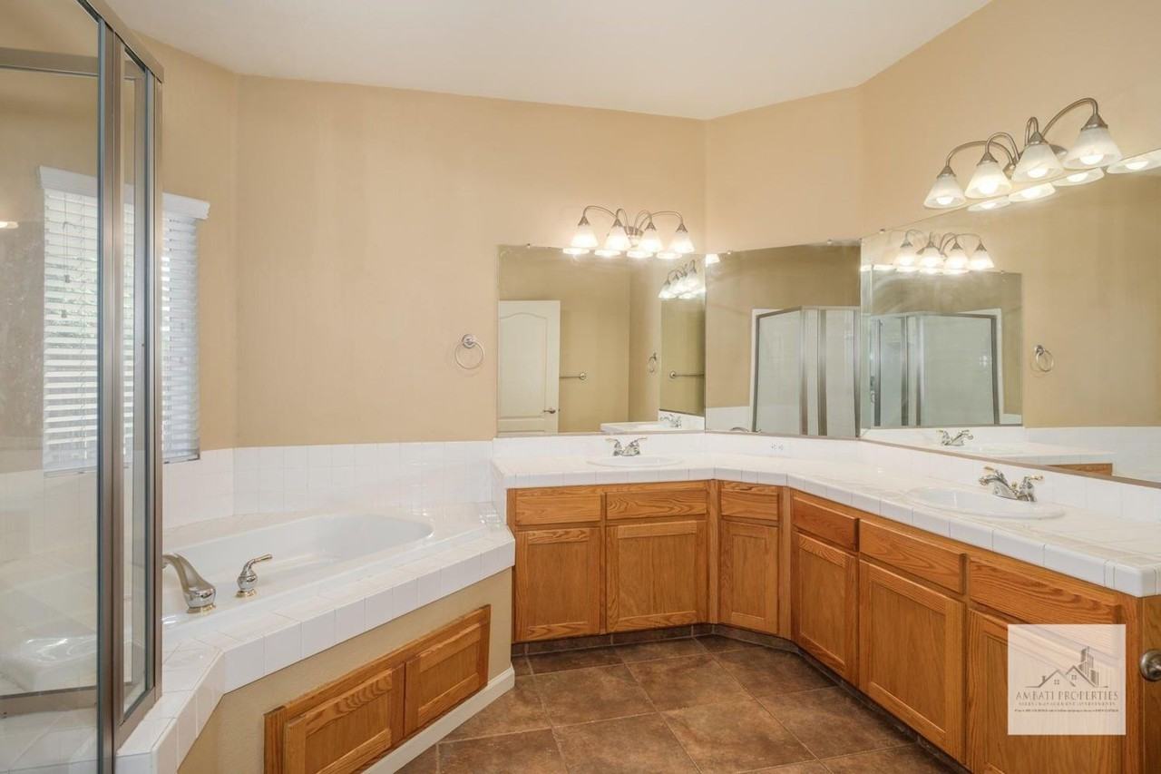 2915 E Eclipse Ave - Photo 7 of 14