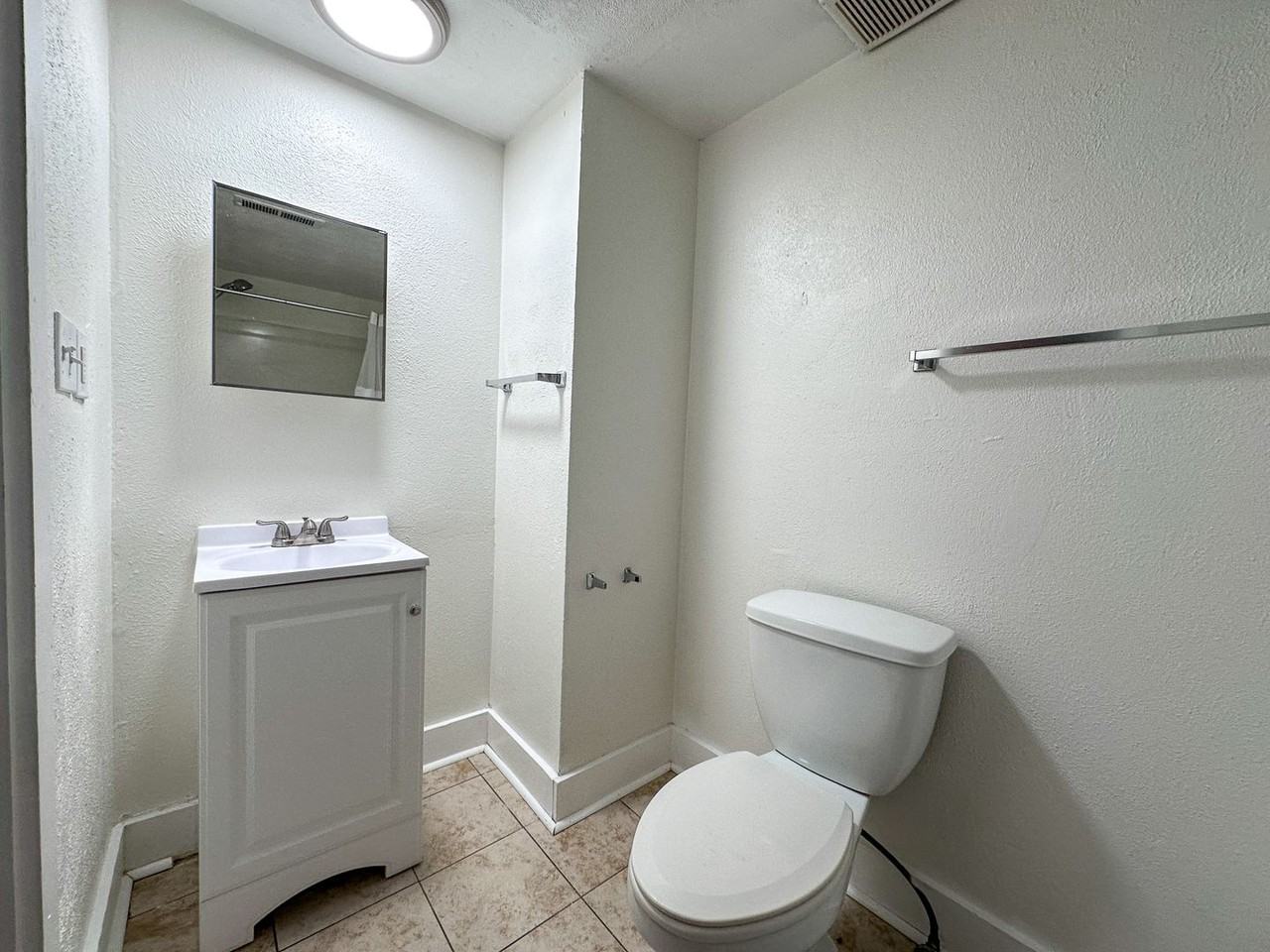 131 Barnett St Ne - Photo 4 of 10