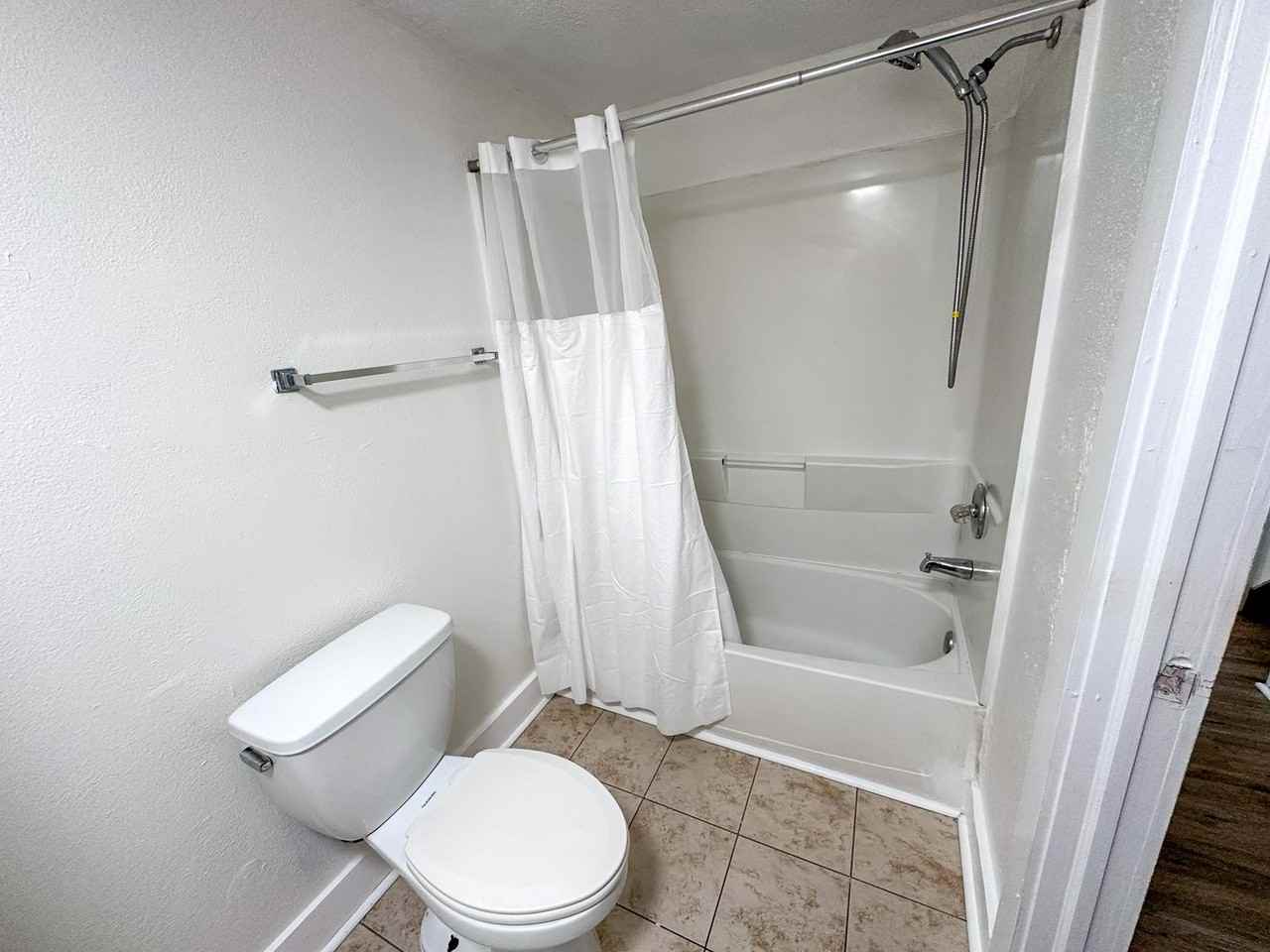 131 Barnett St Ne - Photo 5 of 10